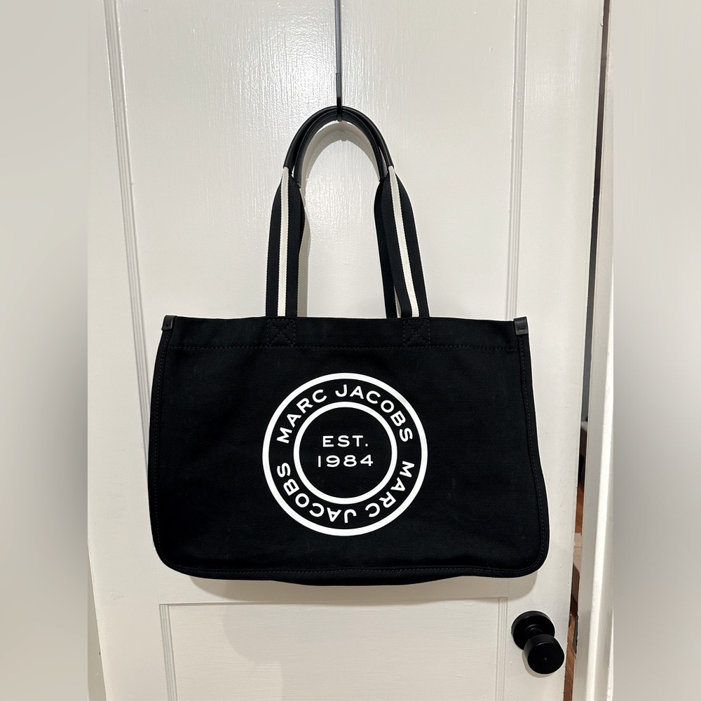 Marc Jacobs Signet Canvas Tote Bag Black H050M06FA21